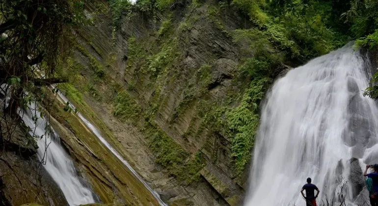 Damtua Waterfall Alikodom