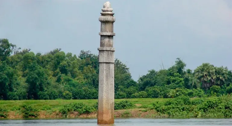 দেবর দিবর স্তম্ভ নওগাঁ