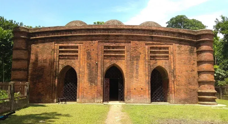 নয় গম্বুজ মসজিদ বাগেরহাট